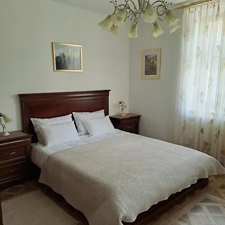 Bella Vista Apartment *